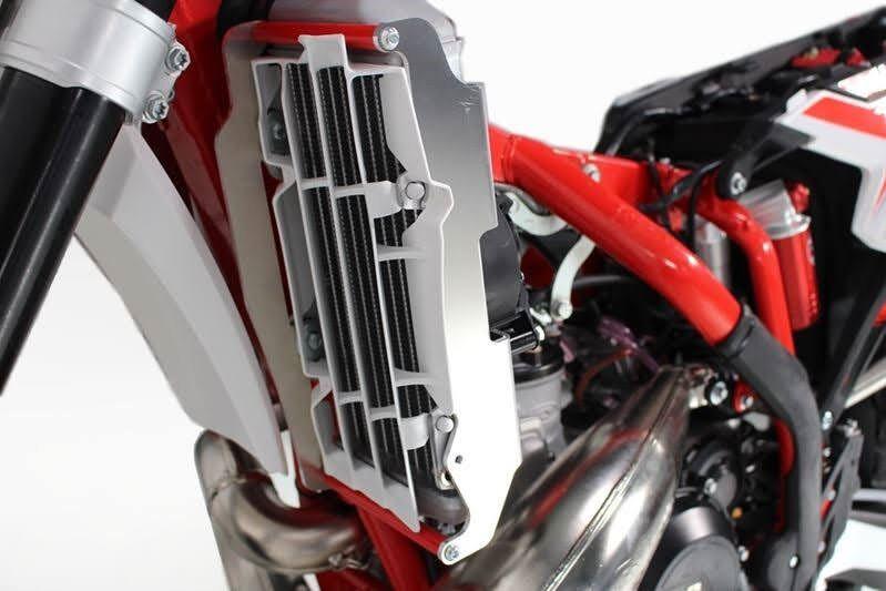 AX1552 - AX1552 - AXP Radiator Braces - Beta RR 300 2020-2023