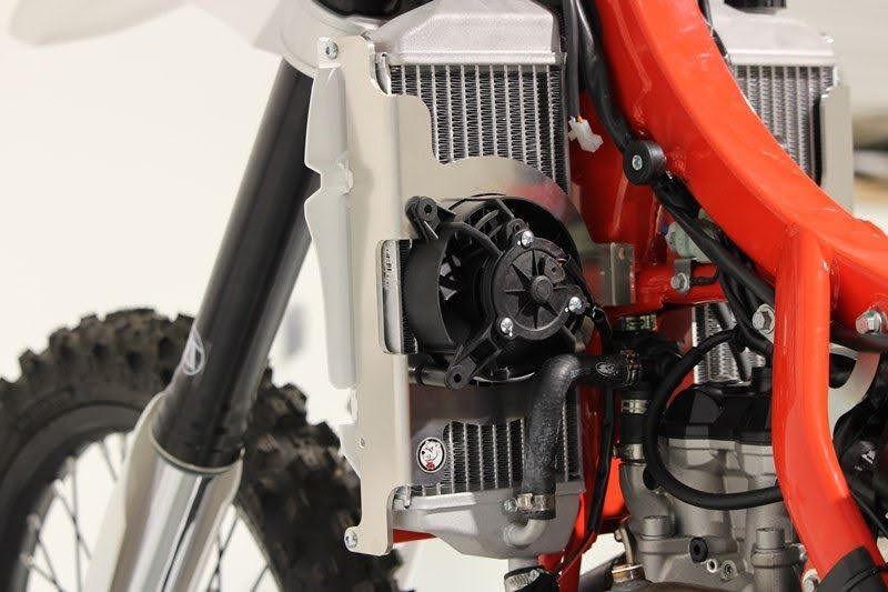 AX1556 - AX1556 - AXP Radiator Braces - Beta RR-S 500 2020-2022