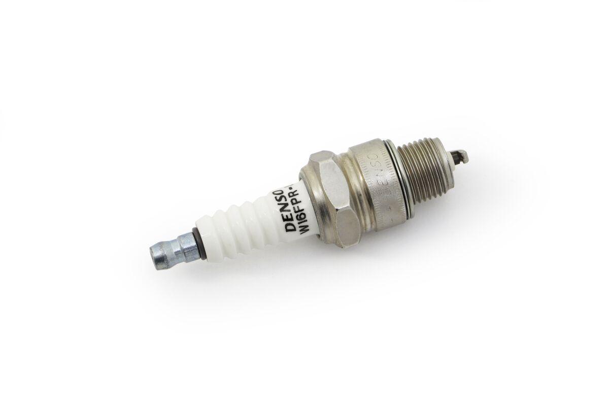 W16FPR-U - Denso Spark Plug For Peugeot Speedfight III 50 AC 2009-2013